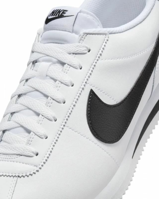Atlete për meshkuj Nike, të bardha