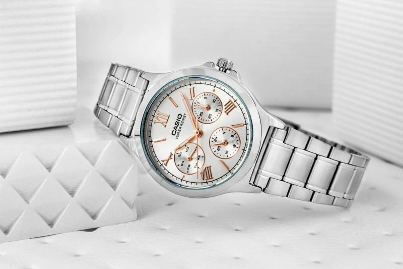 Orë dore për femra CASIO, argjend