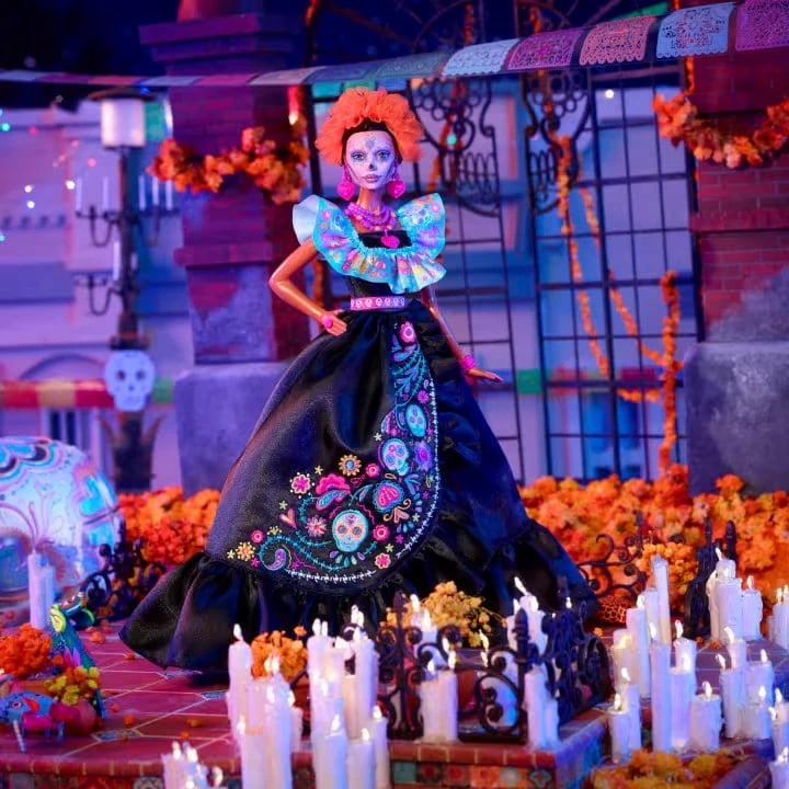 Kukull Barbie Signature Day of the Dead 2024, Mattel HRM72, me fustan të zi dhe aksesorë, për vajza