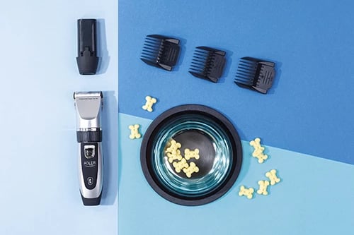 Makinë qethëse për kafshë, Adler AD 2823, 35W, kokë titan me teh qeramike, me ose pa kabllo, 4 krehra 3–12 mm, karikim USB, set me bateri rezervë Makinë qethëse për kafshë, Adler AD 2823, 35W, kokë titan me teh qeramike, me ose pa kabllo, 4 krehra 3–12 mm, karikim USB, set me bateri rezervë