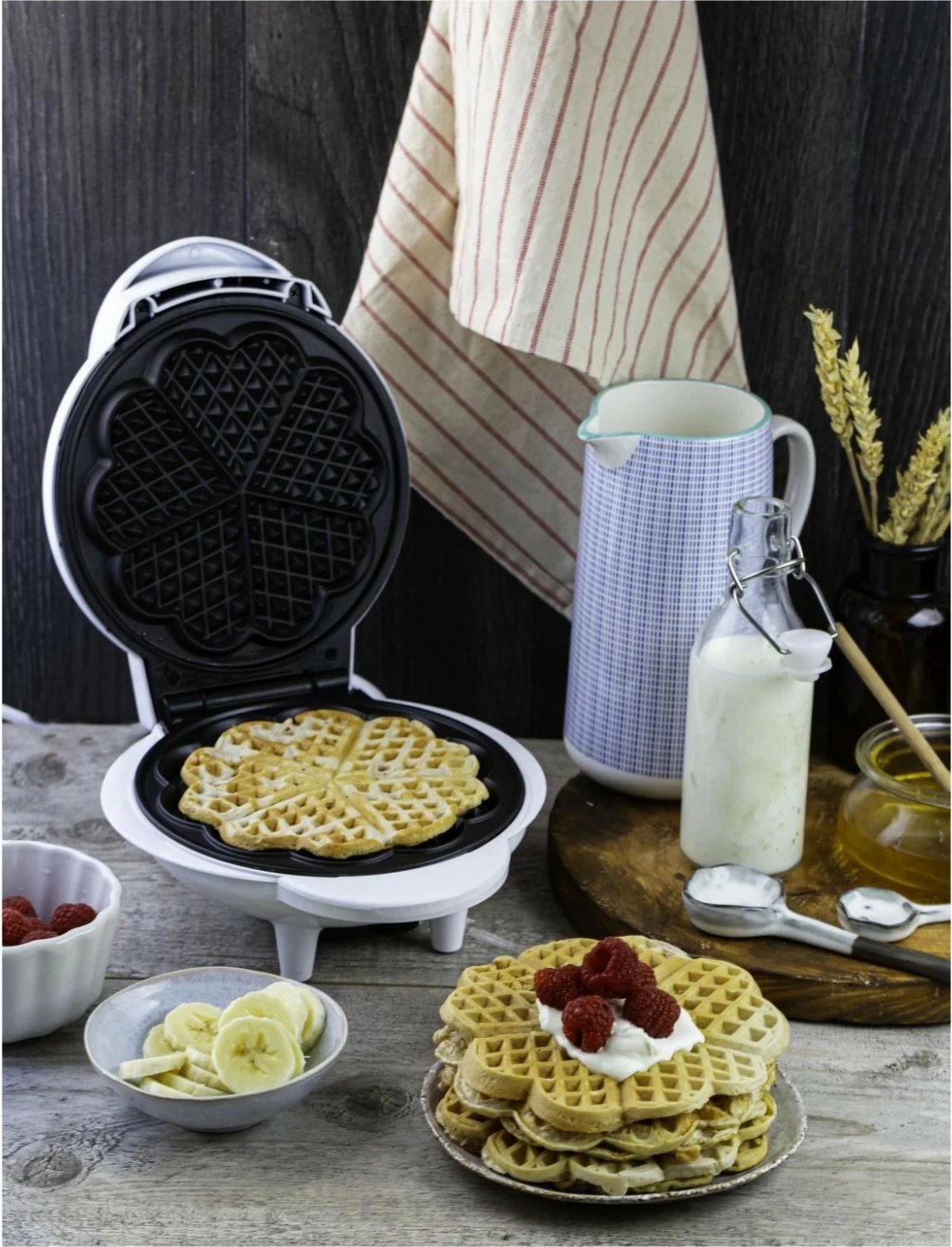 Aparat për gofra Camry CR 3022, 1100W, i bardhë