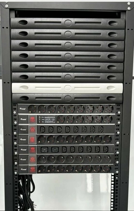 Prizë rackmount Equip 1U, 6x IEC C19, me ndërprerës, e zezë
