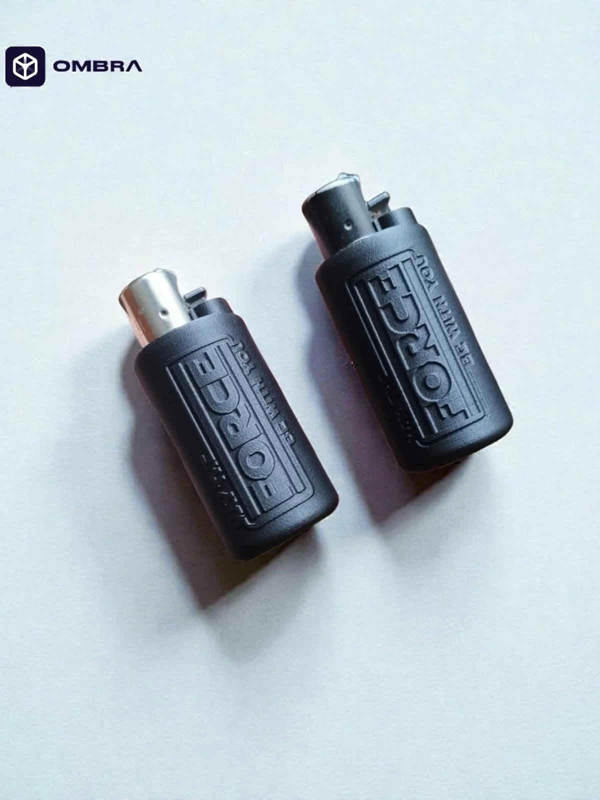 Mbajtëse për çakmak Clipper, dizajni "May Force", e zezë