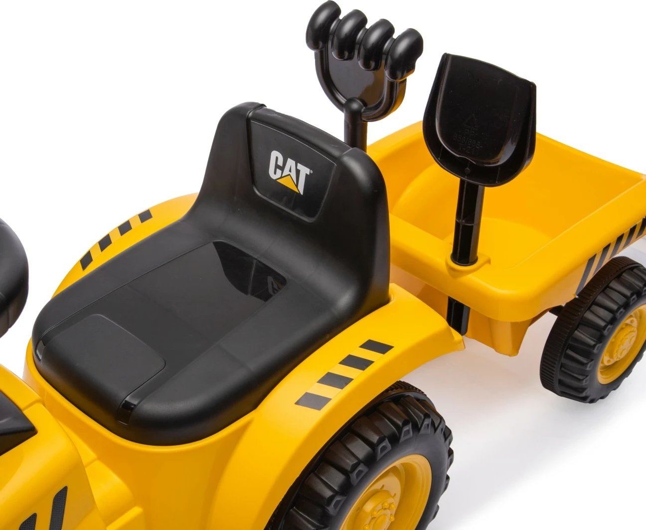 Traktor ride-on, Milly Mally, CAT Tractor 5766, me rimorkio, drita e tinguj, timon me borí, 6 rrota, verdhë/zi, set me lopatë dhe grabujë