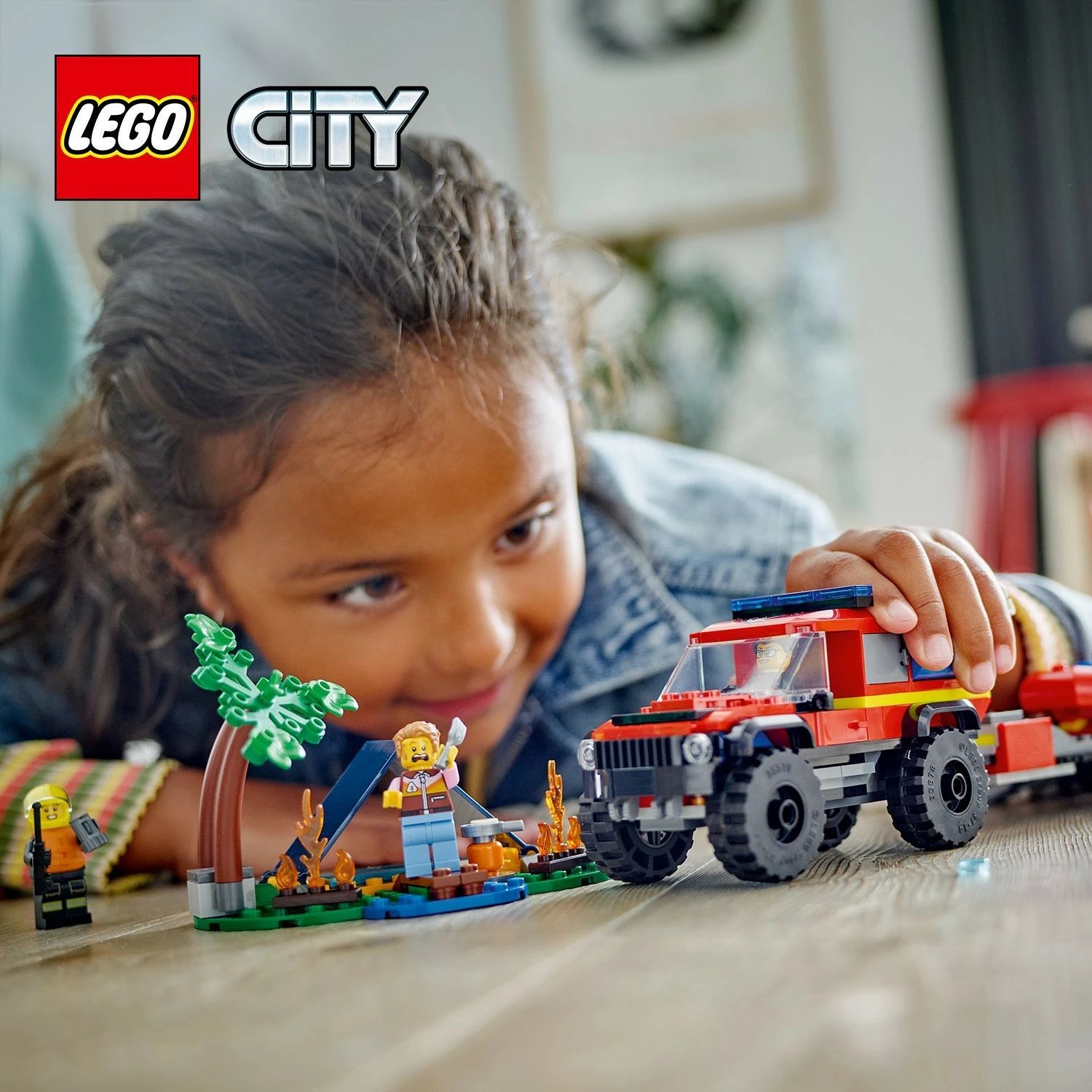 Set ndërtimi LEGO City 4x4 Kamion Zjarri me Varkë Shpëtimi 301 pjesë, multingjyrësh