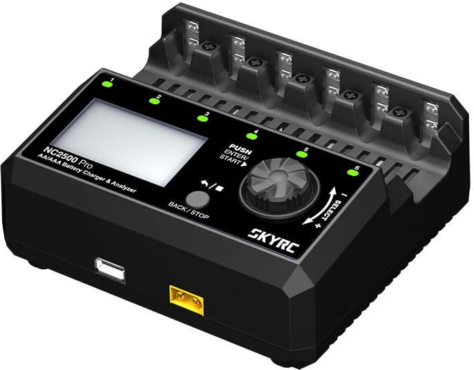 Karikues baterish SkyRC NC2500 Pro për AA/AAA, 6 slote, USB QC3.0, i zi