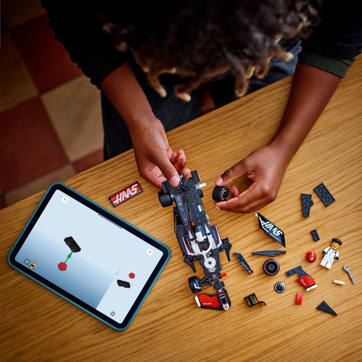 Set LEGO Speed Champions F1 Car MoneyGram Haas Team VF-24, 242 pjesë, për fëmijë 10+, Plastikë