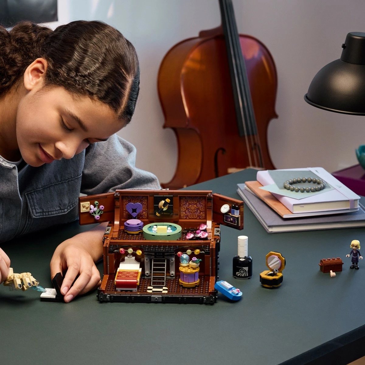 Set LEGO Wednesday Thing's Apartment 828 pjesë 76785 10+