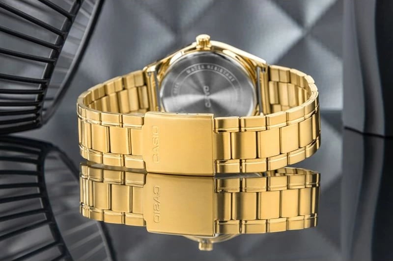 Orë dore për meshkuj Casio, të arta