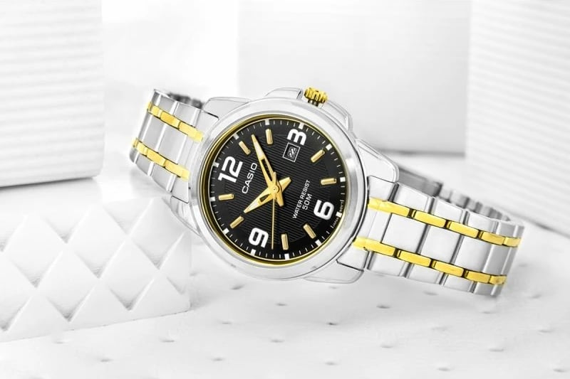 Orë dore për femra Casio, argjend e ar