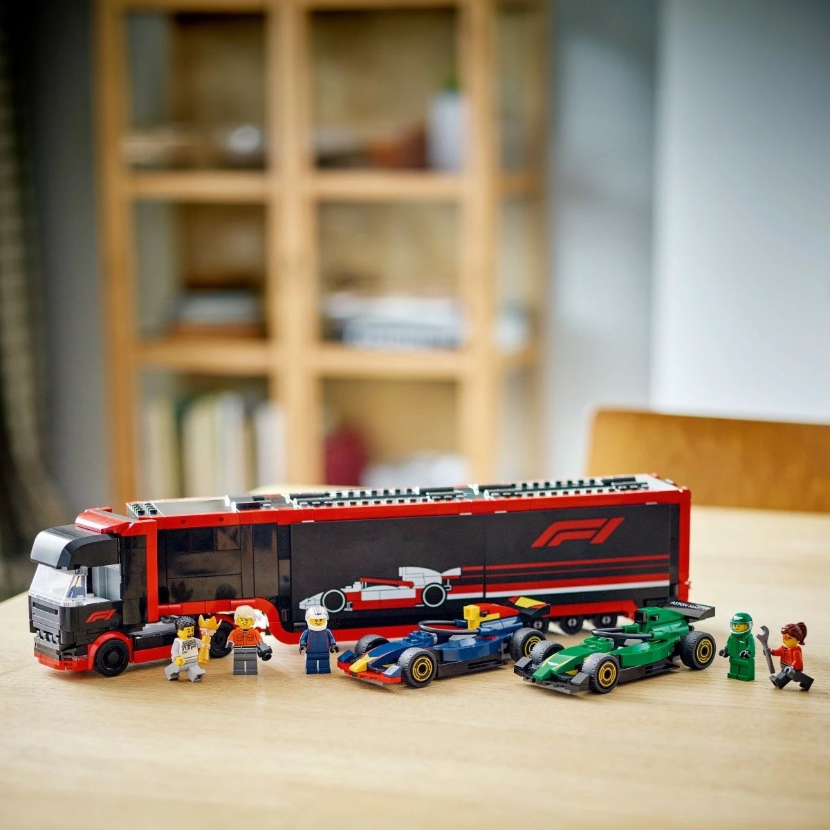 Set LEGO City 60445, F1 Truck me RB20 dhe AMR24 F1 Cars, 1086 pjesë