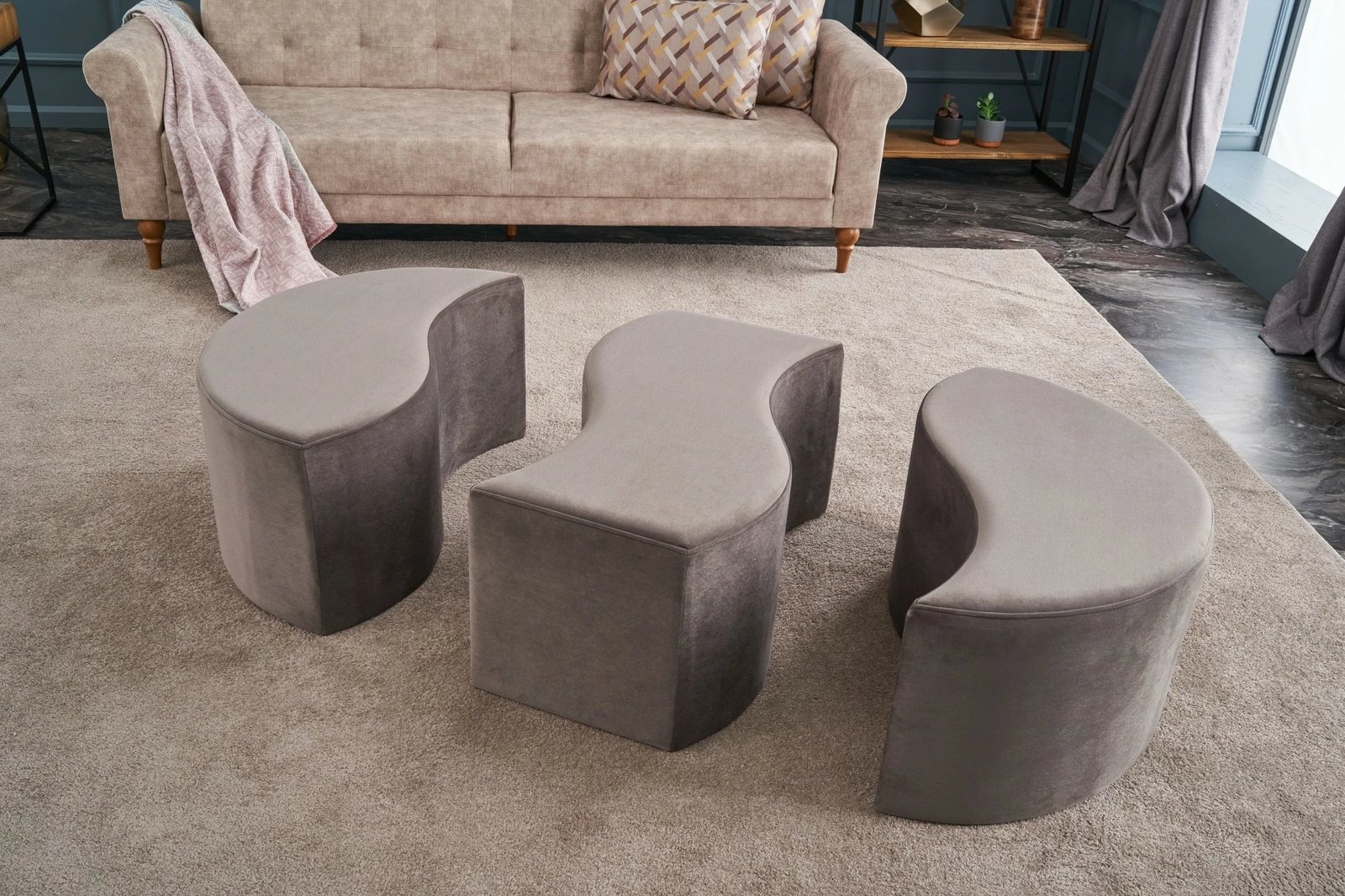 Puf Atelier del Sofa Alya, kadife, ngjyrë mink