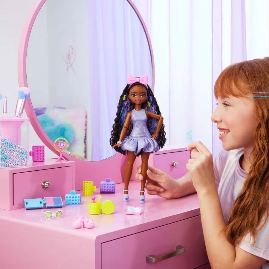 Kukull Barbie Dream Besties Brooklyn Mattel JGG39 me aksesorë, flokë të gjatë, fustan dhe rrobdeshambër, për vajza