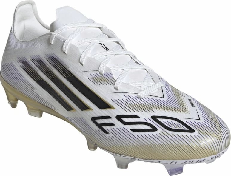 Atlete futbolli adidas për meshkuj, të bardha