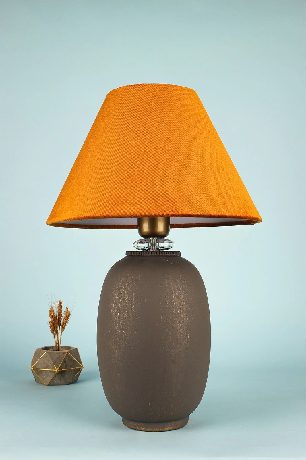 Llambë tavoline Opviq, BK022, trup qeramike, kapak stof, ngjyrë gri