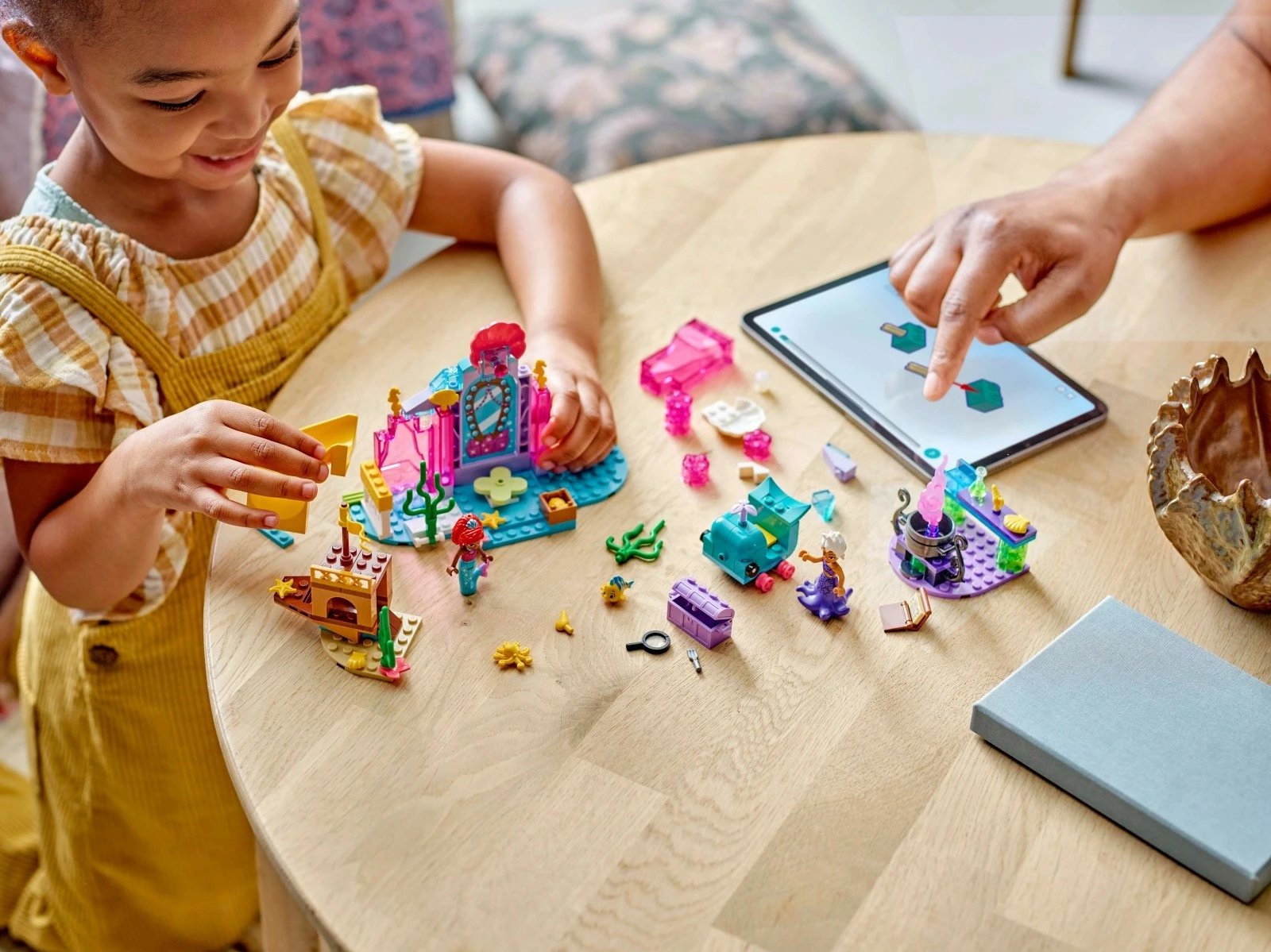 Set LEGO Disney Princess Crystal Cave of Ariel 43254, 141 pjesë, për fëmijë 4+, shumëngjyrësh