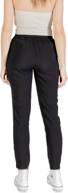 Pantallona Vero Moda femra të zeza