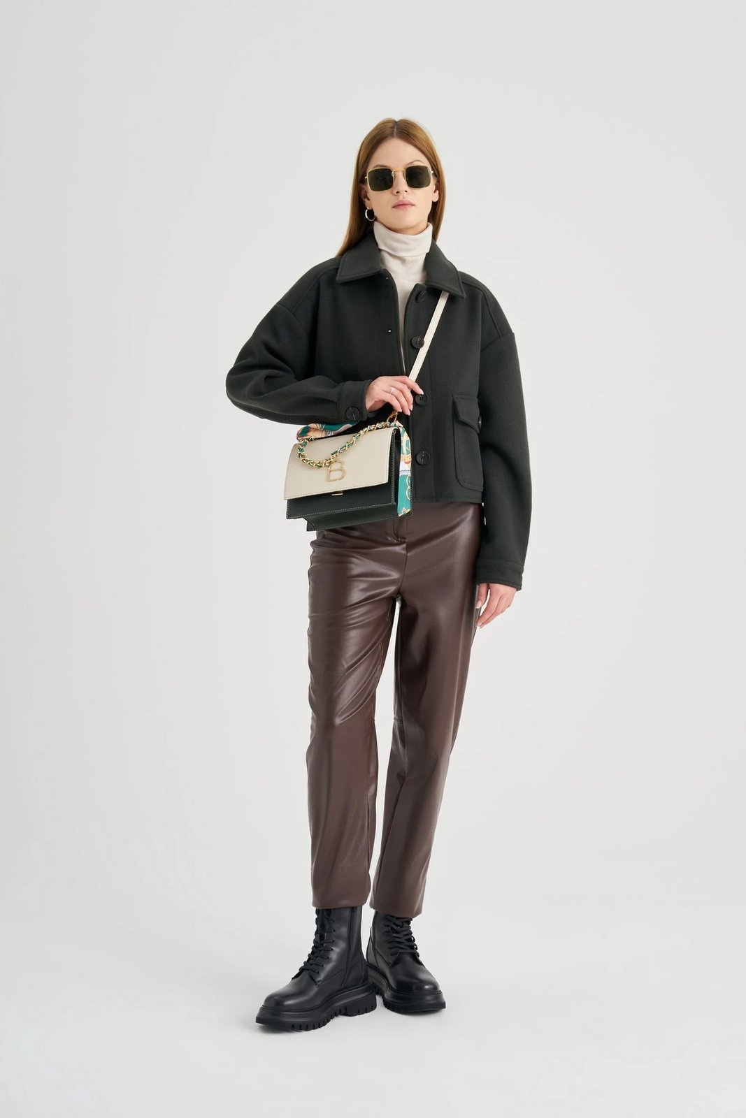 Çantë crossbody Lucky Bees, krem dhe e gjelbër e errët, 918