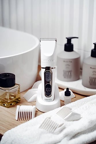 Makinë rroje flokësh, Camry CR 2841, LCD, IPX6, bateri 2000 mAh deri 210 min, 5 shpejtësi, 6 krehra, e bardhë