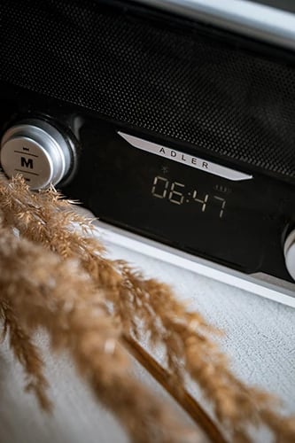 Radio Bluetooth Adler AD 1185, FM, USB/SD/AUX, stereo 2x5W, bateri 1800 mAh, me orë, e bardhë