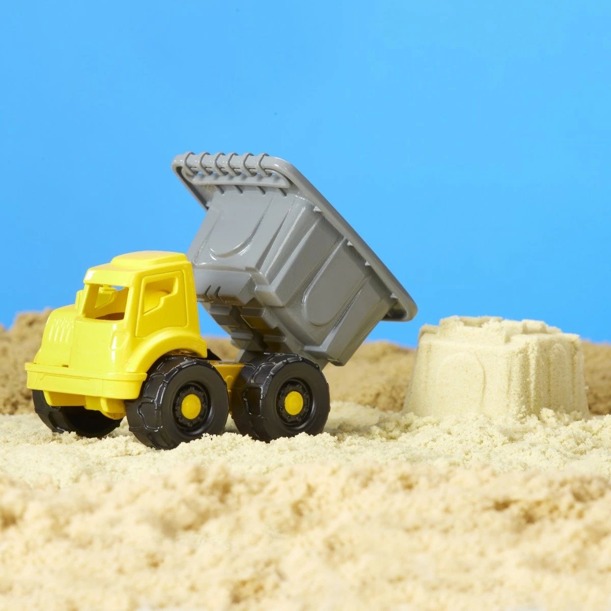 Set lodrash me rërë kinetike MGA Wonder Factory Never Dry Sand Trucks, Dumper Truck, plastikë