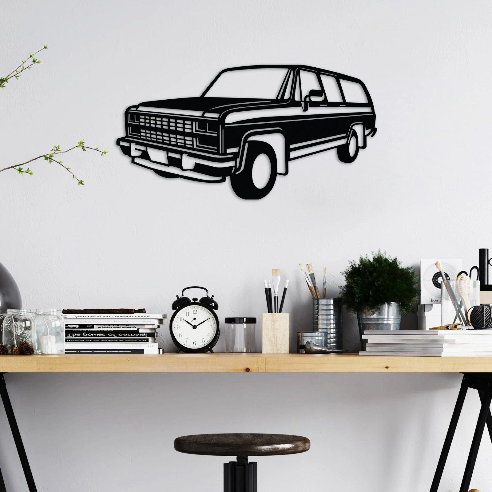 Aksesor dekorativ metalik për mur, Wallity, Chevrolet Suburban, ngjyrë e zezë, 60x32cm