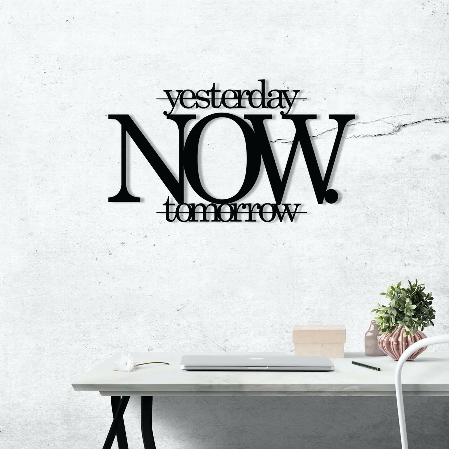 Aksesor dekorativ metalik për mur, Wallity, Now, ngjyrë e zezë, 52x30cm