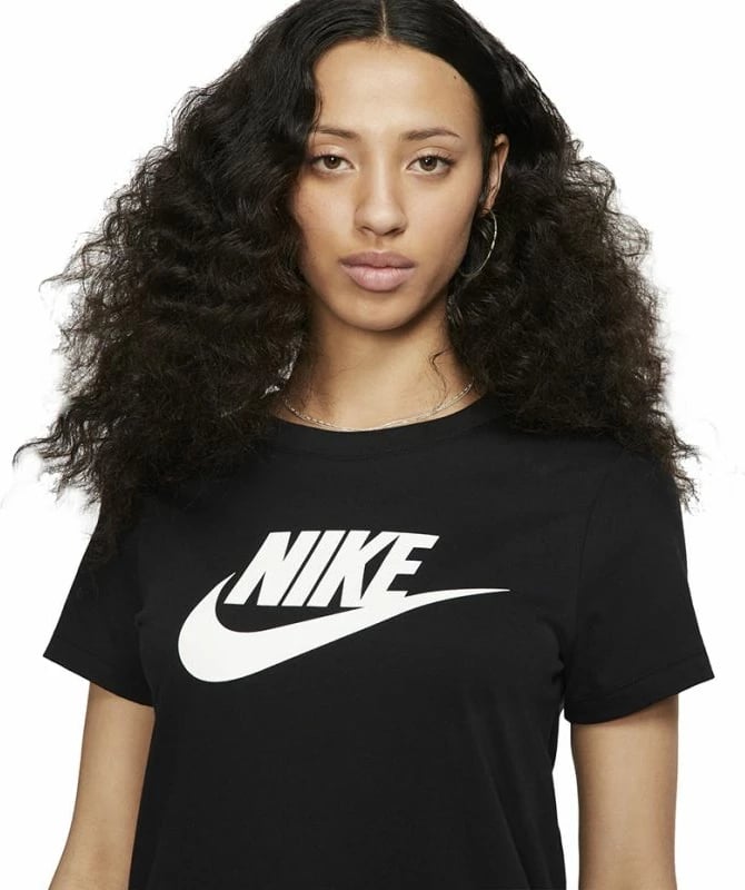 Maicë Nike për femra, e zezë