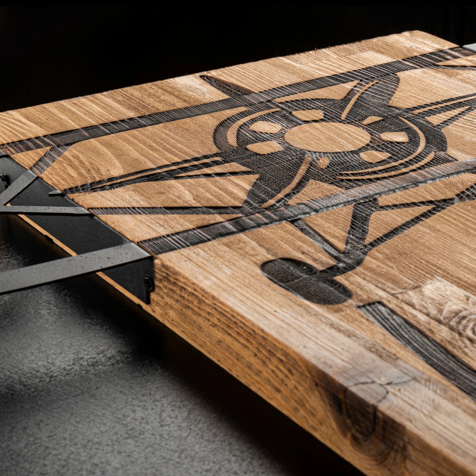 Aksesor dekorativ për mur, dru dhe metal, Wallity, Vecivi, ngjyrë e zezë dhe arre, 68x58cm