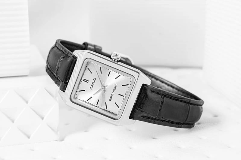 Orë dore për femra Casio, e zezë