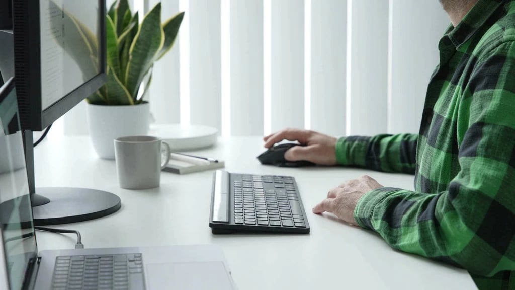 Tastierë Targus EcoSmart, Bluetooth 5.0, AZERTY, ndriçim LED, e zezë