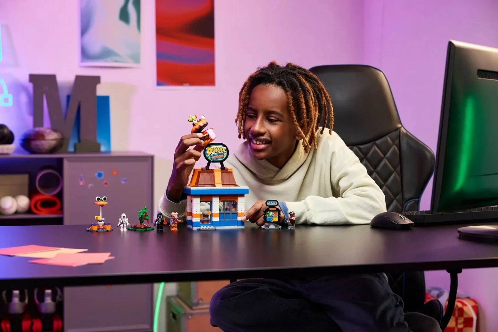 Set LEGO Fortnite 77076 Durrr Burger Restaurant, 546 pjesë, me 4 minifigura