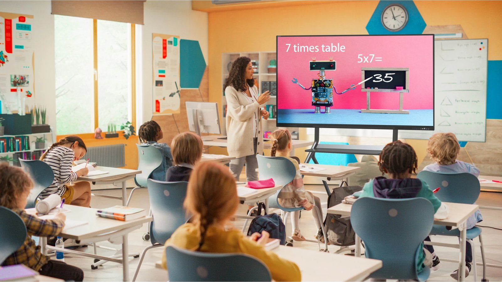 Display interaktiv AVOCOR S-Serie AVS-8610, 86 inç, 4K Ultra HD, Touchscreen, 64GB, i zi