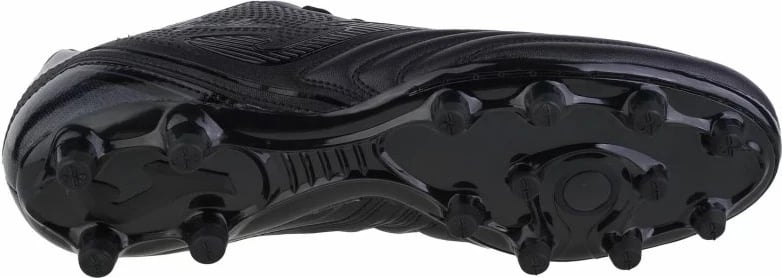 Atlete futbolli për meshkuj Joma Aguila, të zeza