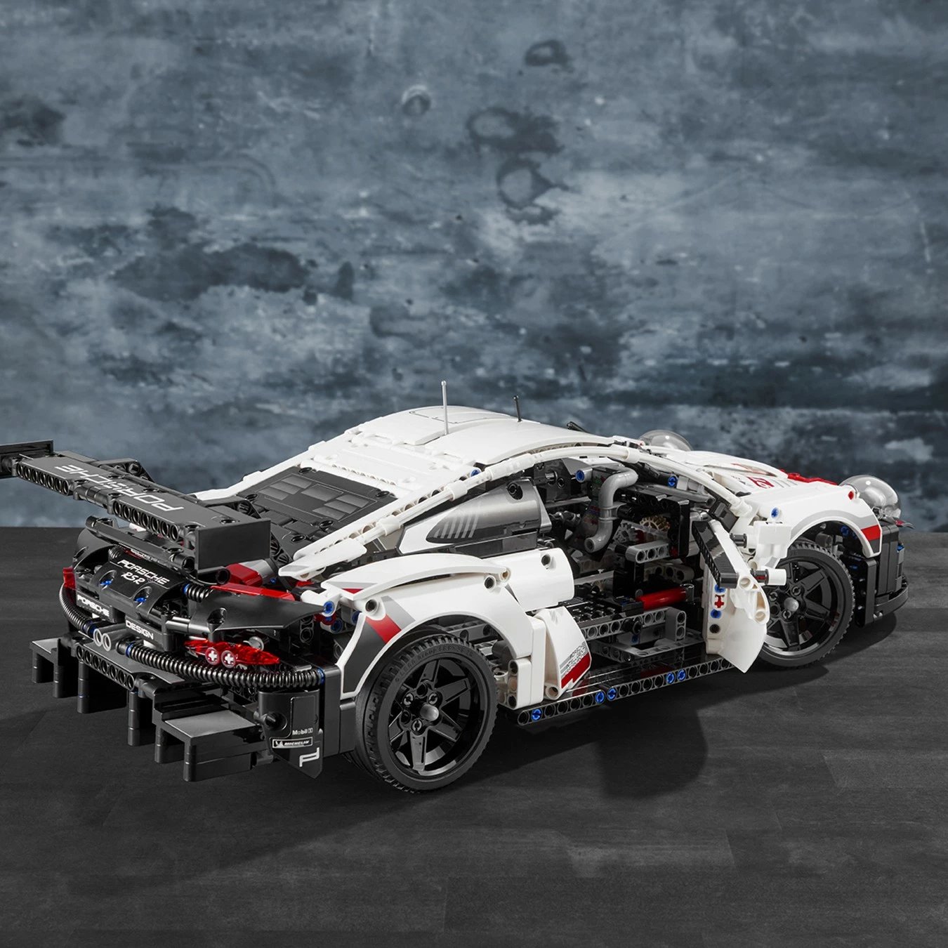 Set ndërtimi LEGO Technic Porsche 911 RSR, 779 pjesë, Multikolor