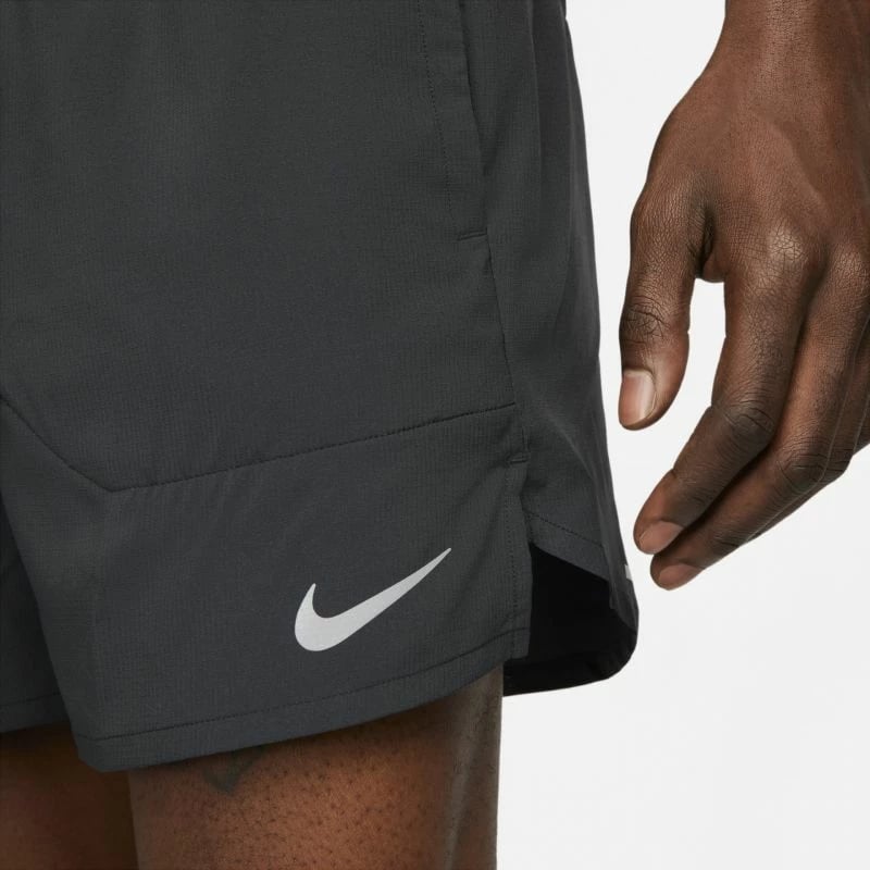 Shorce për vrapim Nike Dri-FIT Stride M DM4755-010, për meshkuj