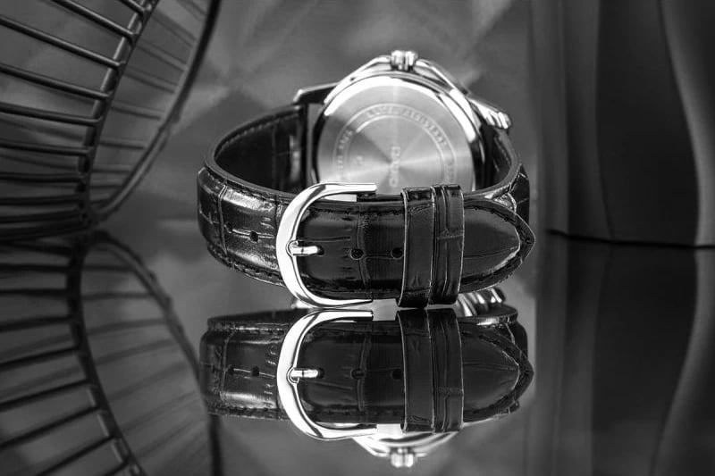 Orë dore për meshkuj Casio, e zezë