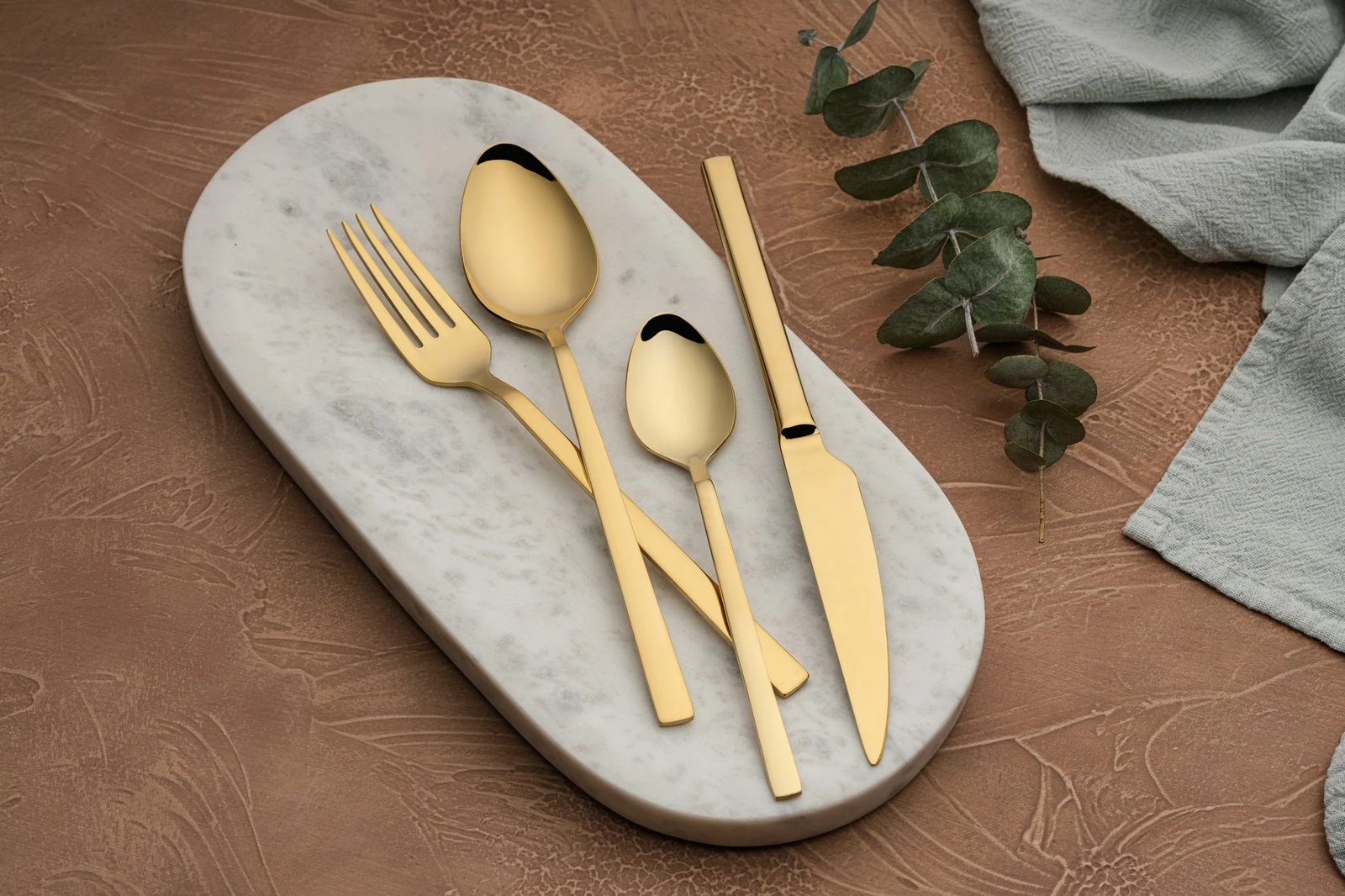 Set lugë, pirunë, thikë dhe lugë ëmbëlsirash (24 copë), ngjyrë ari, Hermia Concept, CBK24GD