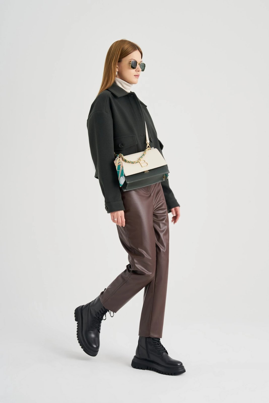 Çantë crossbody Lucky Bees, krem dhe e gjelbër e errët, 918