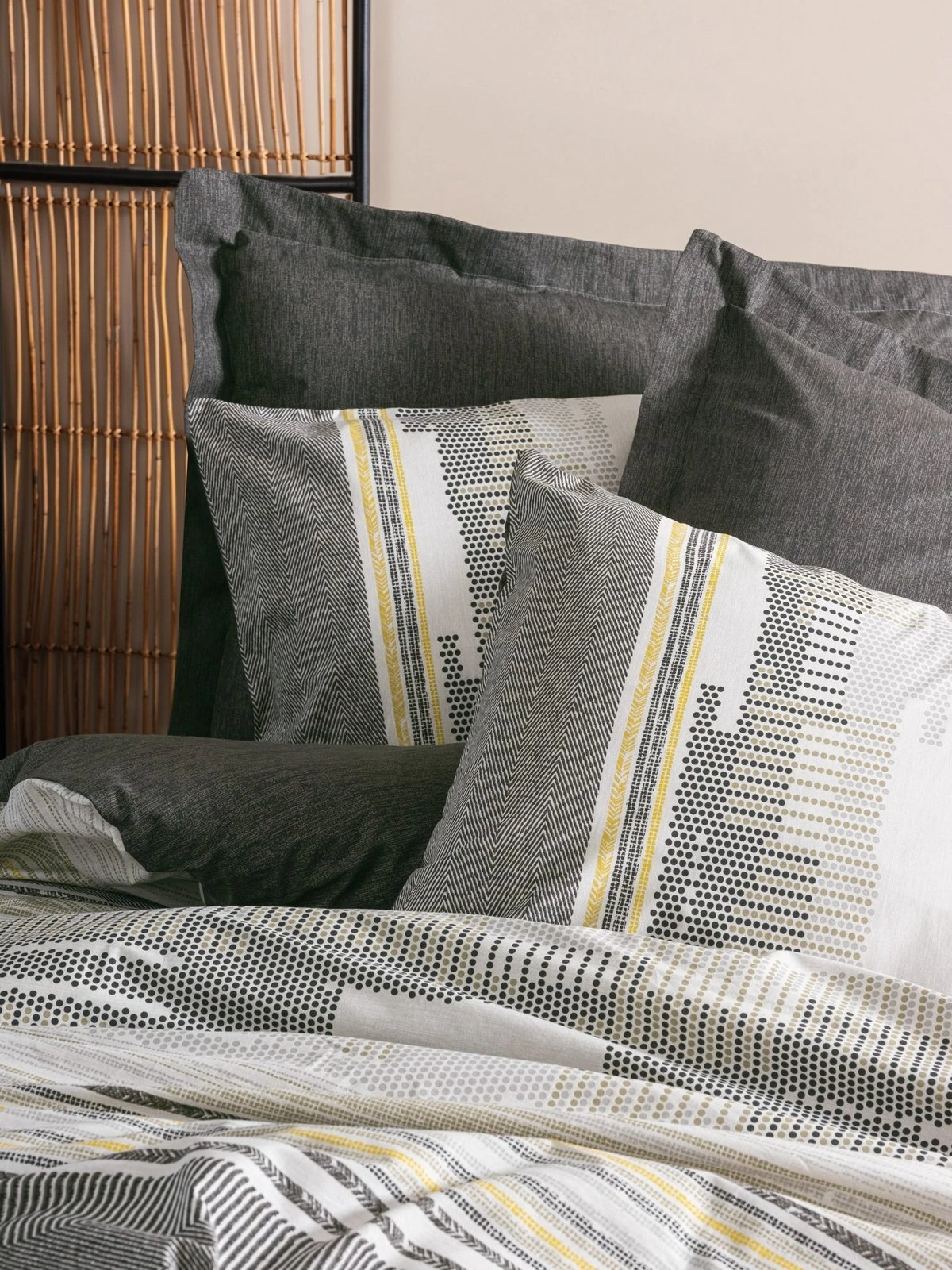 Set mbulesë për jorgan dopio Ranforce, L'essentiel, ngjyrë mink, gri e errët dhe e verdhë Set mbulesë për jorgan dopio Ranforce, L'essentiel, ngjyrë mink, gri e errët dhe e verdhë