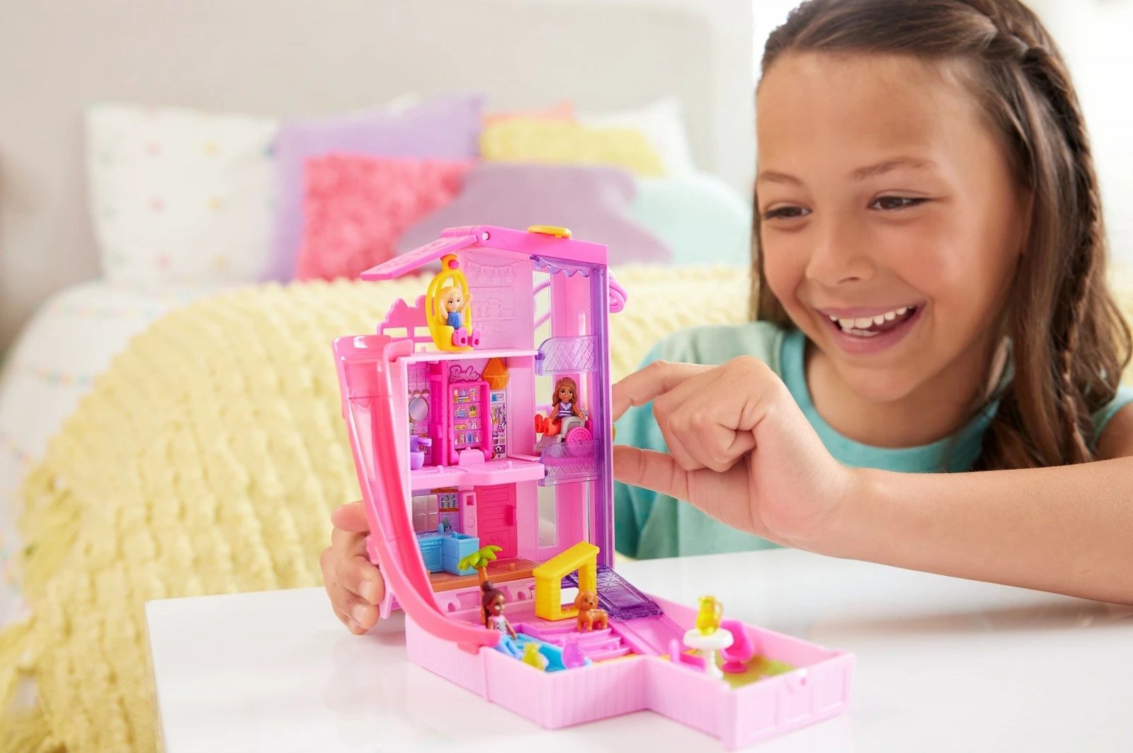 Set lodrash Polly Pocket Barbie Dreamhouse Mattel HWP11 me 3 mikrolodra dhe 11 aksesorë, rozë