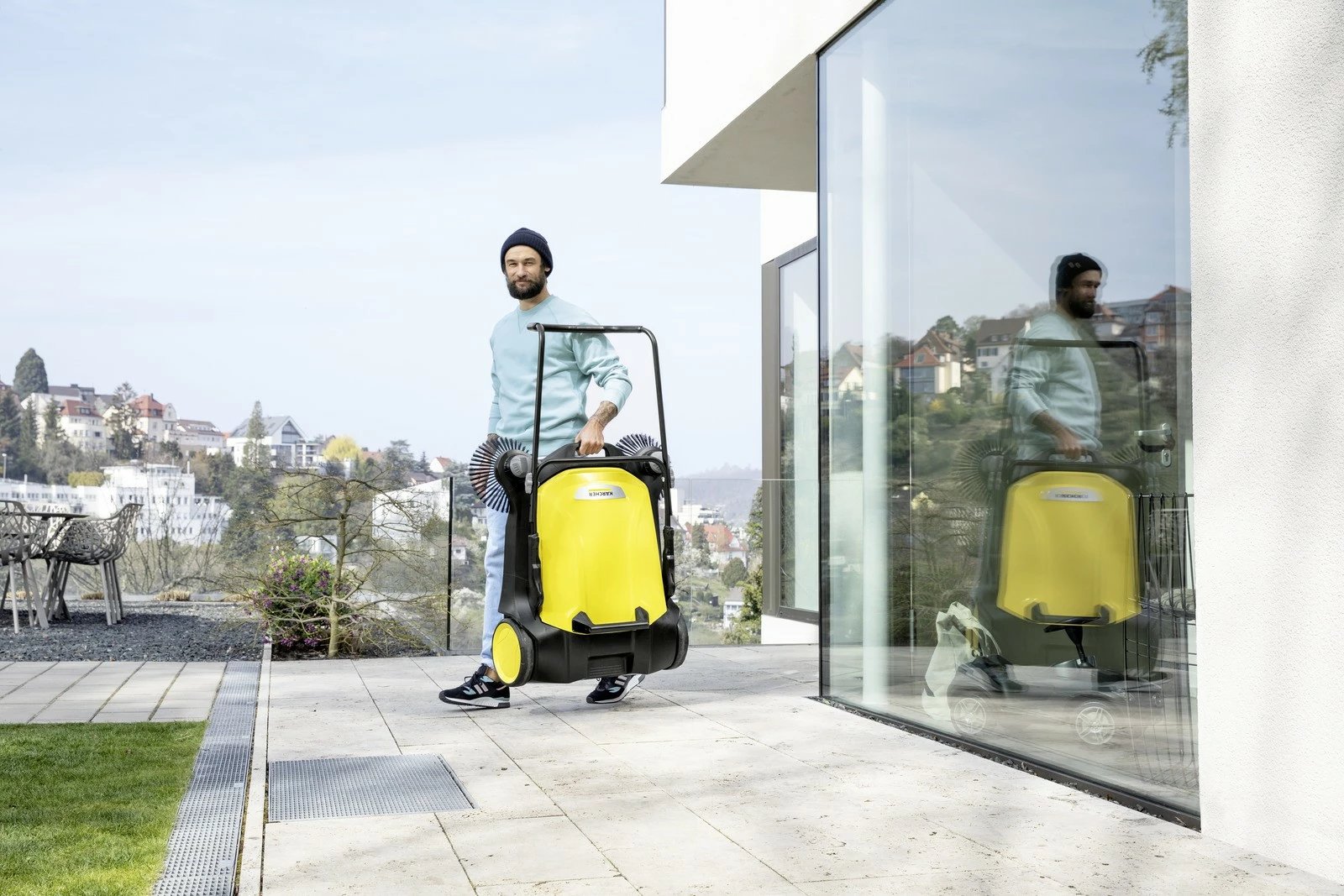 Pastrues me furça manual, Karcher S 6 Twin 1.766-460.0, gjerësi 860 mm, depozitë 38 L, 3000 m²/h, zi/verdhë, set 2 furça anësore