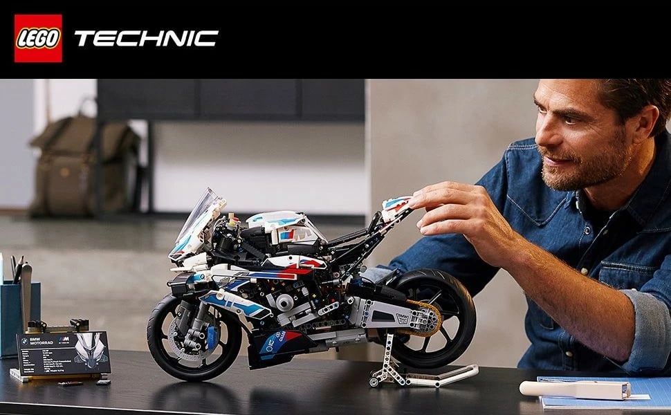 Set ndërtimi LEGO Technic BMW M 1000 RR, 1921 pjesë, shumëngjyrësh Set ndërtimi LEGO Technic BMW M 1000 RR, 1921 pjesë, shumëngjyrësh