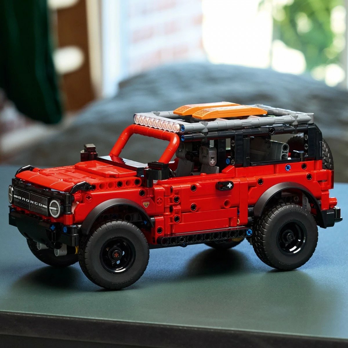 Set ndërtimi LEGO Technic Ford Bronco SUV 42213, 943 pjesë, Kuqe