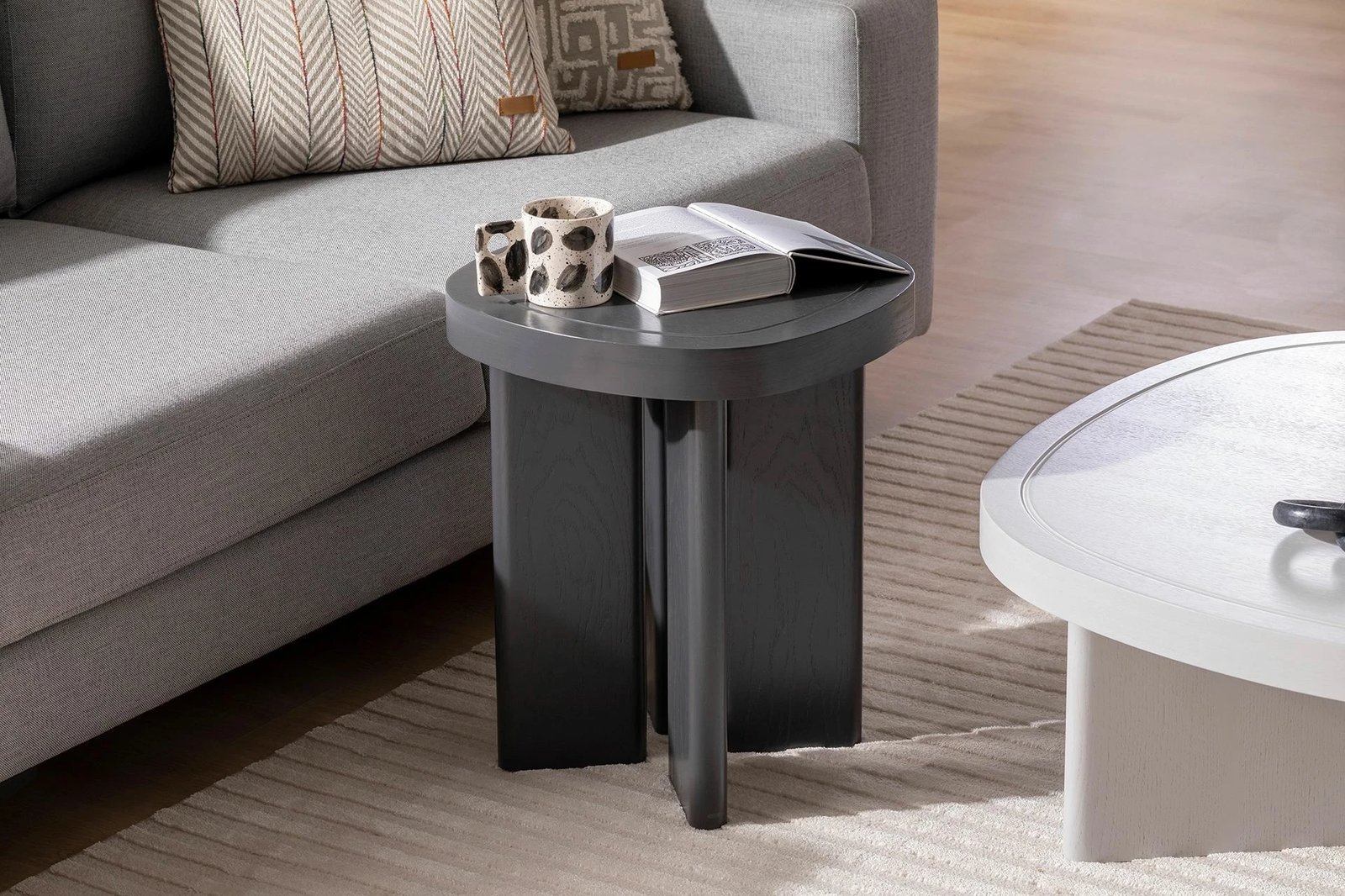 Tavolinë anësore Skye Decor, ngjyrë gri