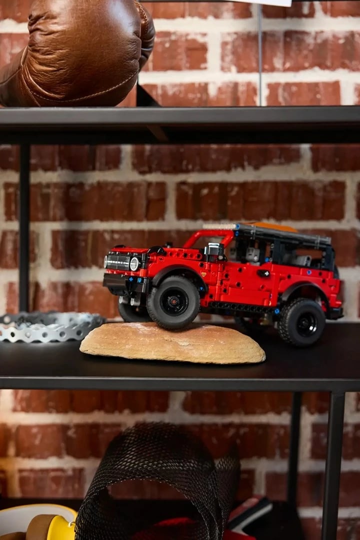 Set LEGO Technic Ford Bronco SUV 42213, për fëmijë dhe të rritur, Kuqe