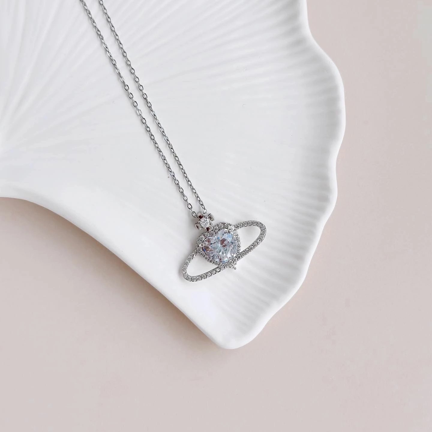 Varëse çeliku Jumeon, Love Saturn, ngjyrë argjendi