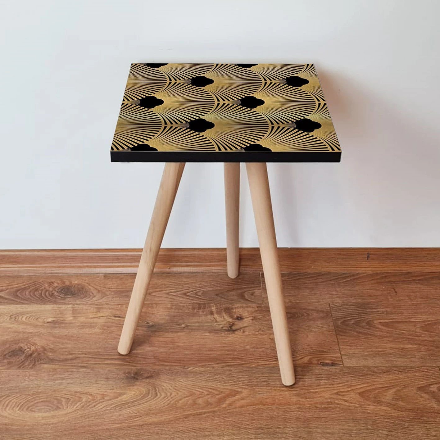 Tavolinë anësore Skye Decor, Shp266, e zezë dhe ari