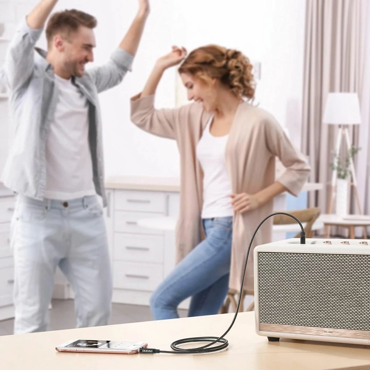 Kabllo audio AUX Dudao L12S, 1m, mini jack 3.5mm, e zezë Kabllo audio AUX Dudao L12S, 1m, mini jack 3.5mm, e zezë