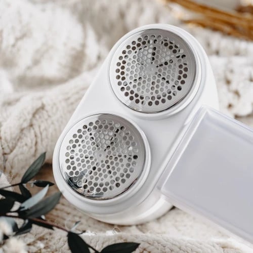 Makinë heqëse pushash Adler AD 9622, dy koka, LCD, 3 shpejtësi, depozitë 140 ml, bateri 1800 mAh, USB-C, e bardhë me ari